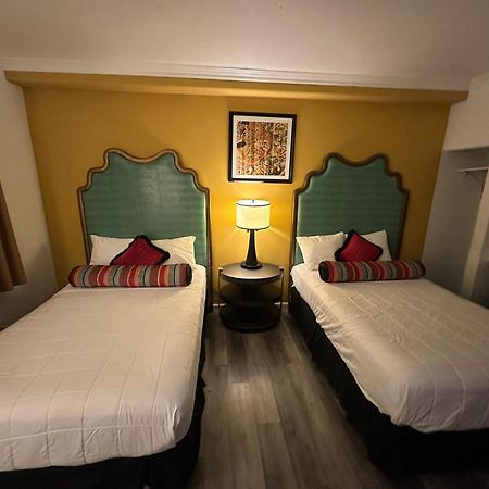 Howard Johnson By Wyndham Bakersfield Extérieur photo
