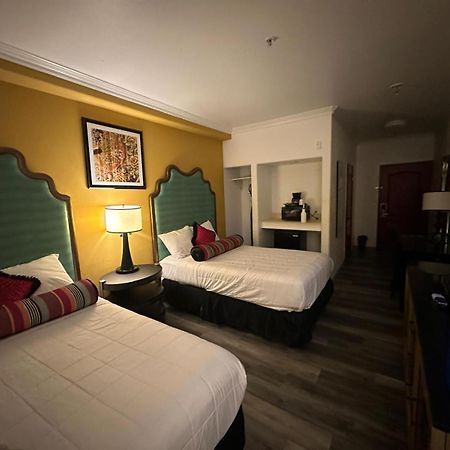 Howard Johnson By Wyndham Bakersfield Extérieur photo