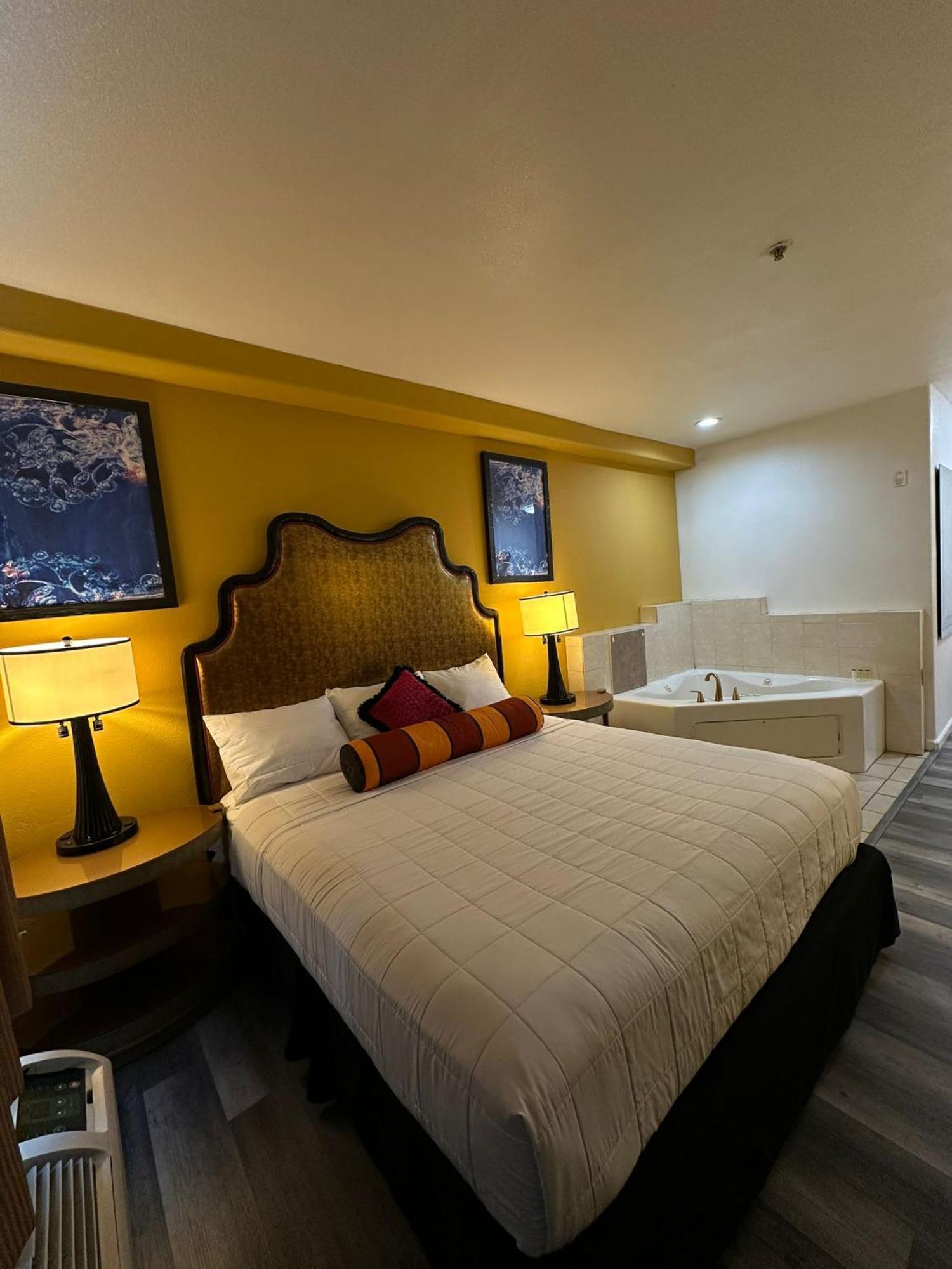 Howard Johnson By Wyndham Bakersfield Extérieur photo