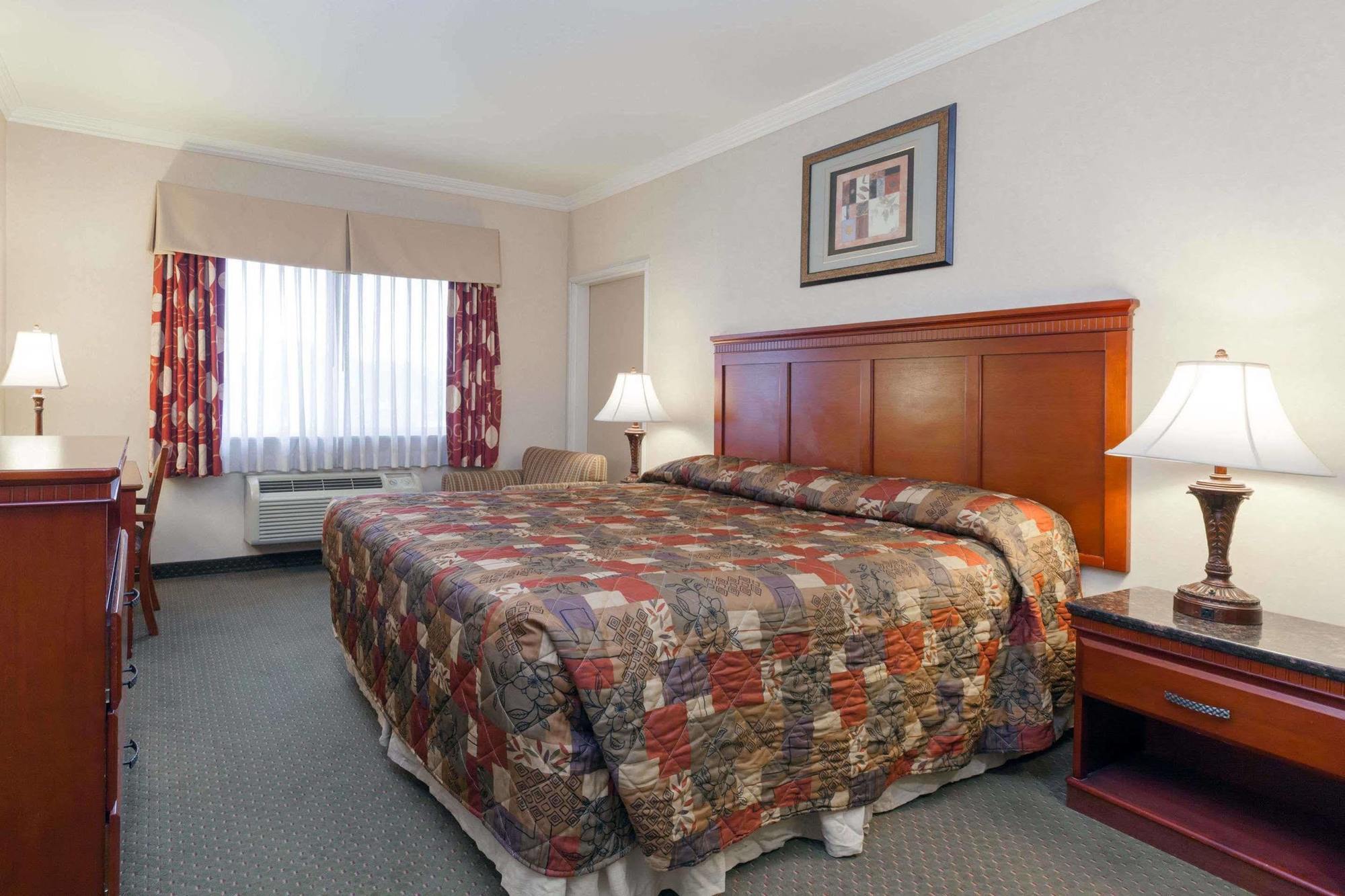Howard Johnson By Wyndham Bakersfield Extérieur photo