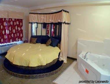 Howard Johnson By Wyndham Bakersfield Extérieur photo
